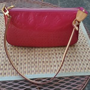 LV Pochette Accessoires NM Vernis